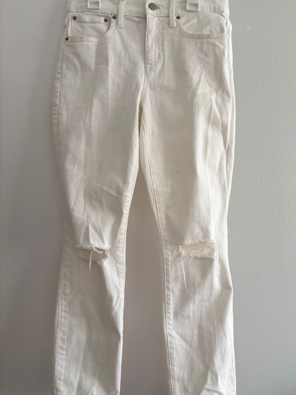J CREW Slim BOYFRIEND White Distressed Knee Jeans 26 NWOT